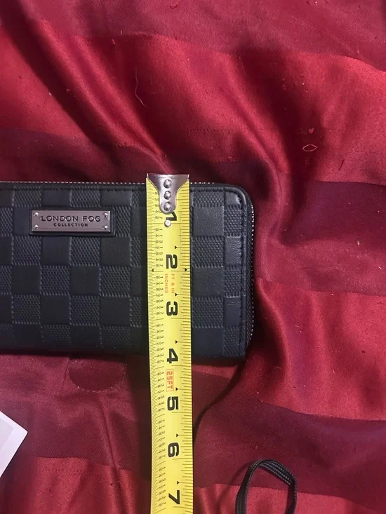 London Fog Black Quilted Zip Wallet Wristlet - Picture 10 of 10